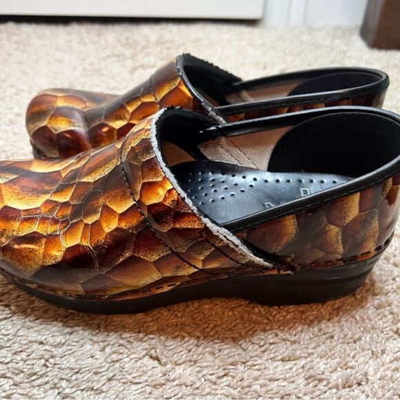 Dansko Professional Shoe, Size 38 or 7.5-8.  Good Used‎ Condition. - Picture 3 of 7